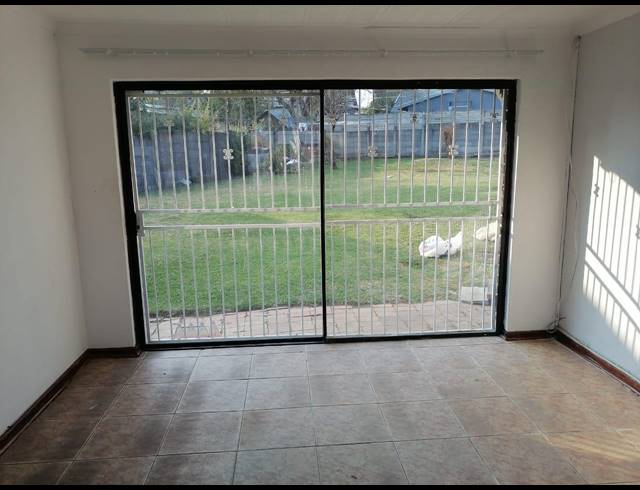 3 bed property to rent in WINCHESTER HILLS
